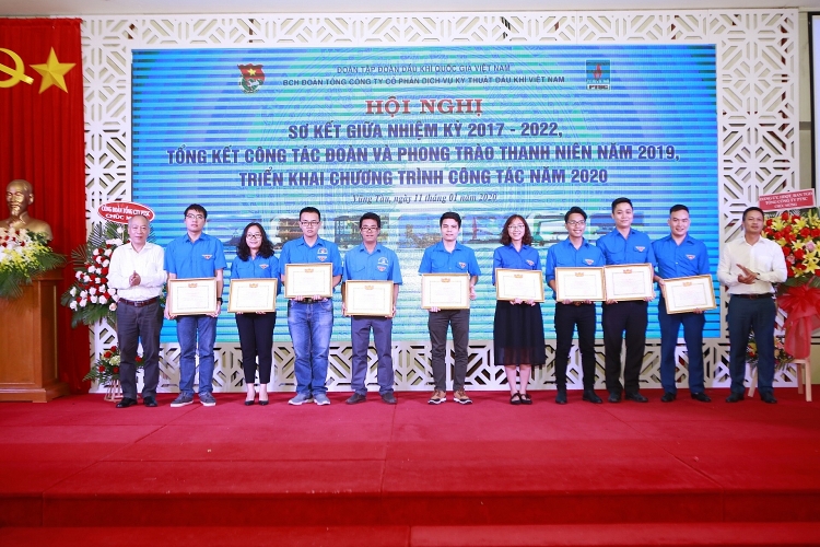tuoi tre ptsc the hien ban linh xung kich nang dong sang tao