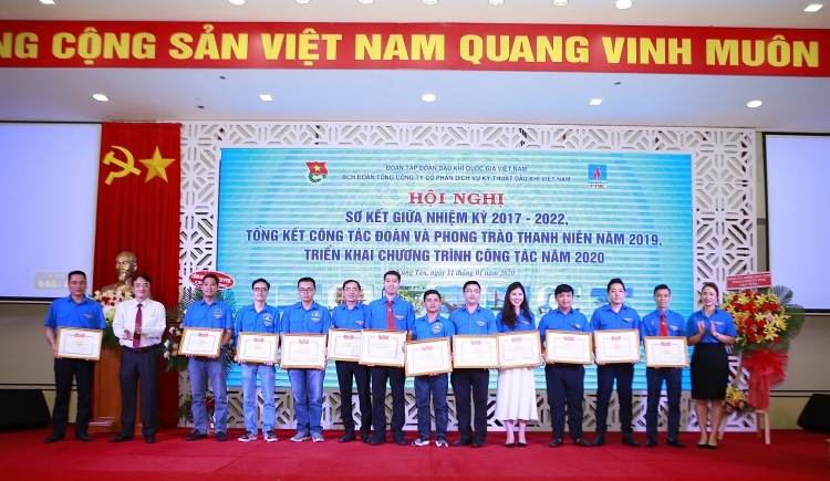 tuoi tre ptsc the hien ban linh xung kich nang dong sang tao
