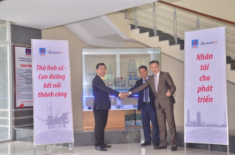 PVU cùng iBosses Việt Nam ký biên bản ghi nhớ và trao học bổng cho sinh viên