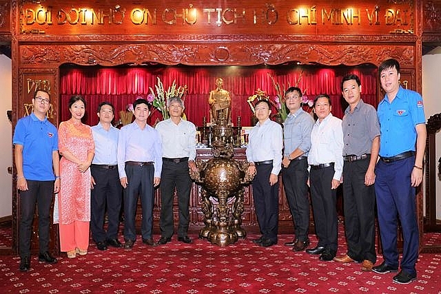 lanh dao vietsovpetro to chuc dang huong tuong niem chu tich ho chi minh