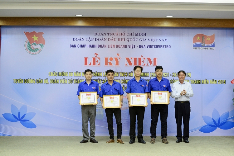 vietsovpetro ky niem 88 nam ngay thanh lap doan tncs ho chi minh