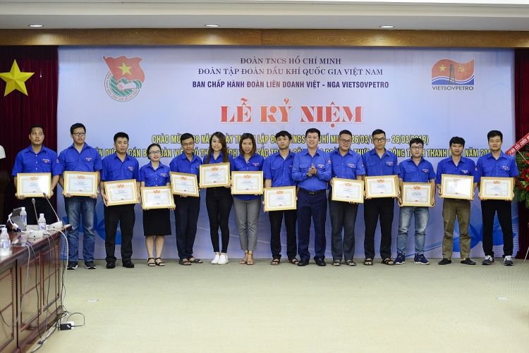 Vietsovpetro kỷ niệm 88 năm Ngày thành lập Đoàn TNCS Hồ Chí Minh vietsovpetro ky niem 88 nam ngay thanh lap doan tncs ho chi minh