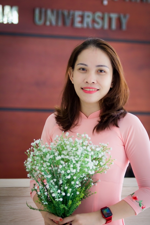 Nữ cán bộ, giảng viên PVU hưởng ứng “Tuần lễ áo dài Việt Nam”