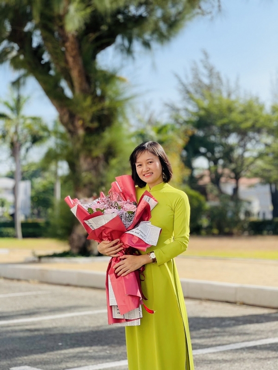 Vietsovpetro: Phụ nữ Xí nghiệp Khí duyên dáng với tà áo dài truyền thống