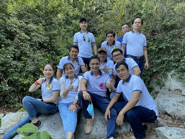 Đảng ủy PVU tổ chức hành trình về nguồn, dâng hương Đài tưởng niệm Anh hùng liệt sỹ Võ Thị Sáu