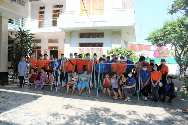 Tuổi trẻ Vietsovpetro tổ chức chương trình về nguồn kết hợp an sinh xã hội và trồng cây xanh Tháng Thanh niên 2021