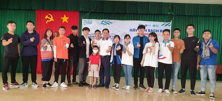 Tuổi trẻ PVU chung tay làm sạch biển Tuổi trẻ PVU chung tay “Hãy làm sạch biển - Vì một Việt Nam xanh”