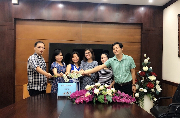 Vietsovpetro: Tuổi trẻ Trung tâm Công nghệ thông tin & liên lạc với "Tủ bánh miễn phí" vietsovpetro tuoi tre trung tam cong nghe thong tin lien lac voi tu banh mien phi