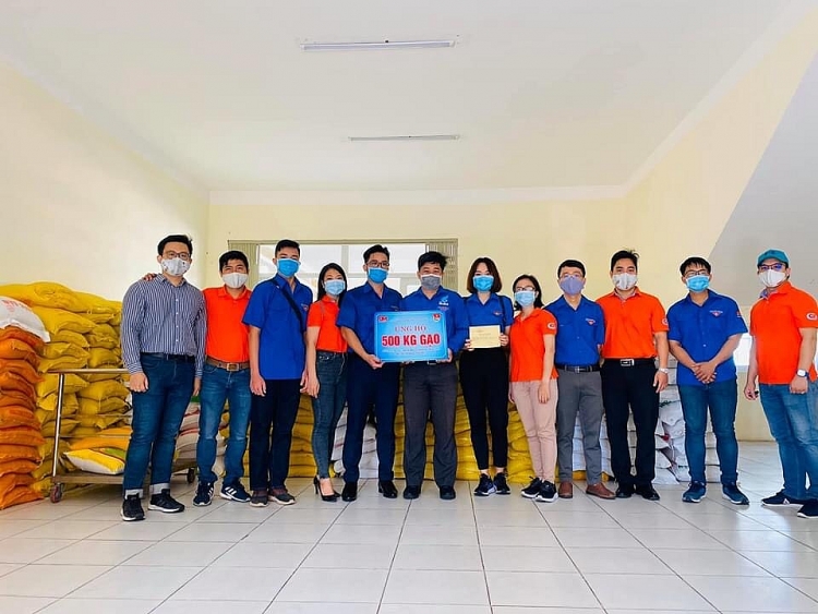 xi nghiep khi chung tay cung atm gao vung tau trao yeu thuong giua mua dich covid 19