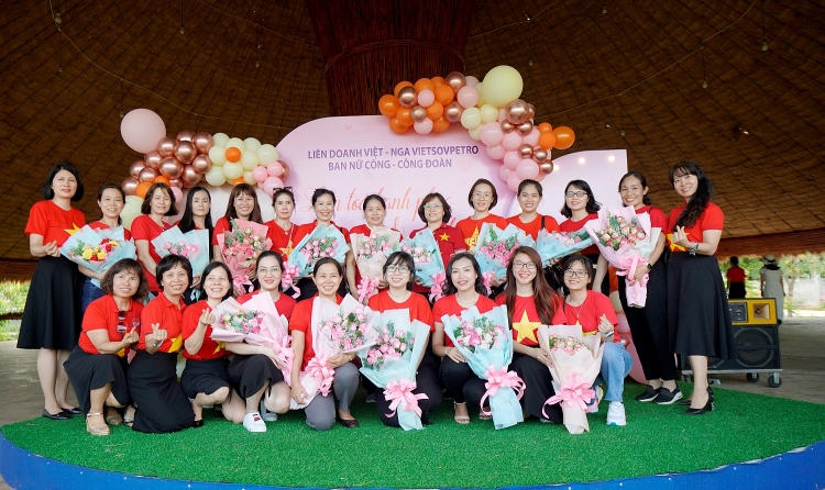 Ban Nữ công Vietsovpetro với chuỗi hoạt động “Lan tỏa hạnh phúc và yêu thương” Ban Nữ công Vietsovpetro với chuỗi hoạt động “Lan tỏa hạnh phúc và yêu thương”