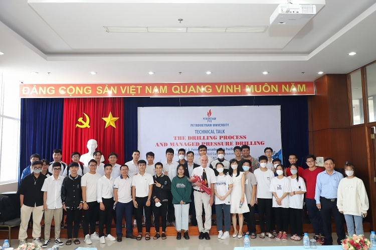 PVU tổ chức nói chuyện chuyên đề “Quá trình khoan và quản lý áp suất khoan