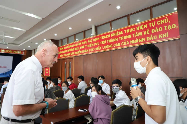 PVU tổ chức nói chuyện chuyên đề “Quá trình khoan và quản lý áp suất khoan