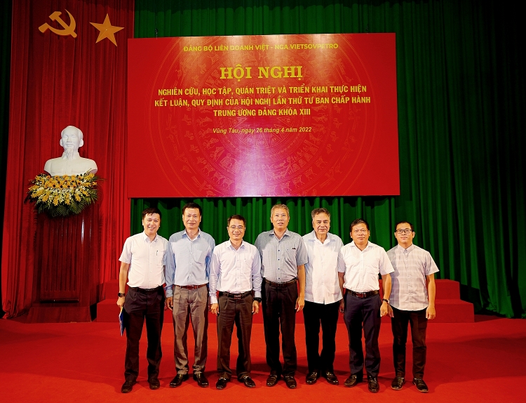 Đảng ủy Vietsovpetro tổ chức Học tập, quán triệt, triển khai thực hiện Kết luận, Quy định của Hội nghị lần thứ tư Ban Chấp hành Trung ương Đảng (khóa XIII) Đảng ủy Vietsovpetro tổ chức học tập, quán triệt, triển khai thực hiện Kết luận, Quy định của Hội nghị lần thứ tư Ban Chấp hành Trung ương Đảng (khóa XIII)