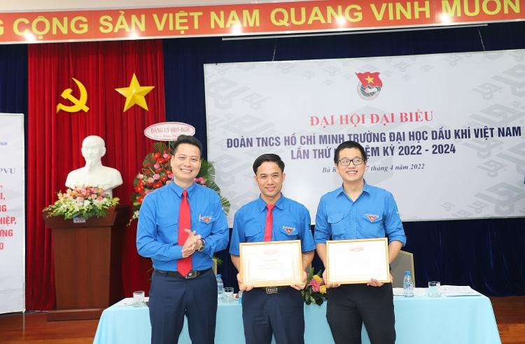 Tuổi trẻ PVU: Trí tuệ, trách nhiệm, khát vọng, tiên phong Tuổi trẻ PVU: Trí tuệ - Trách nhiệm - Khát vọng - Tiên phong