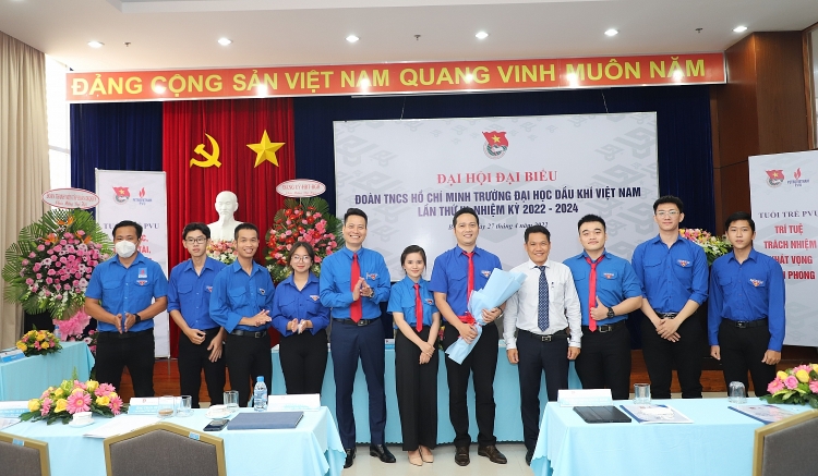 Tuổi trẻ PVU: Trí tuệ, trách nhiệm, khát vọng, tiên phong Tuổi trẻ PVU: Trí tuệ - Trách nhiệm - Khát vọng - Tiên phong