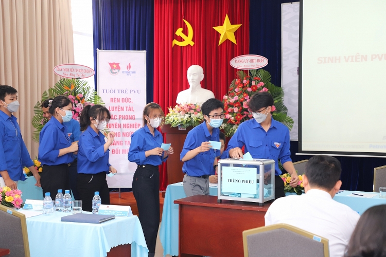 Tuổi trẻ PVU: Trí tuệ, trách nhiệm, khát vọng, tiên phong Tuổi trẻ PVU: Trí tuệ - Trách nhiệm - Khát vọng - Tiên phong