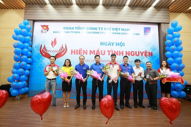 pv gas voi trao yeu thuong se chia su song