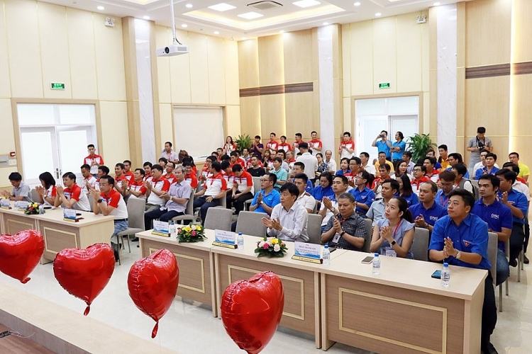 pv gas voi trao yeu thuong se chia su song