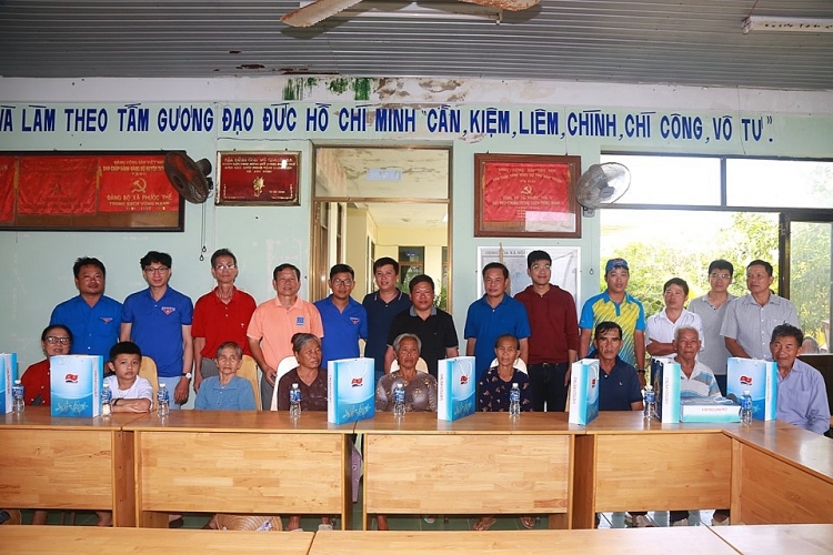 doan thanh nien va hoi cuu chien binh vietsovpetro vi bien dao que huong nam 2019