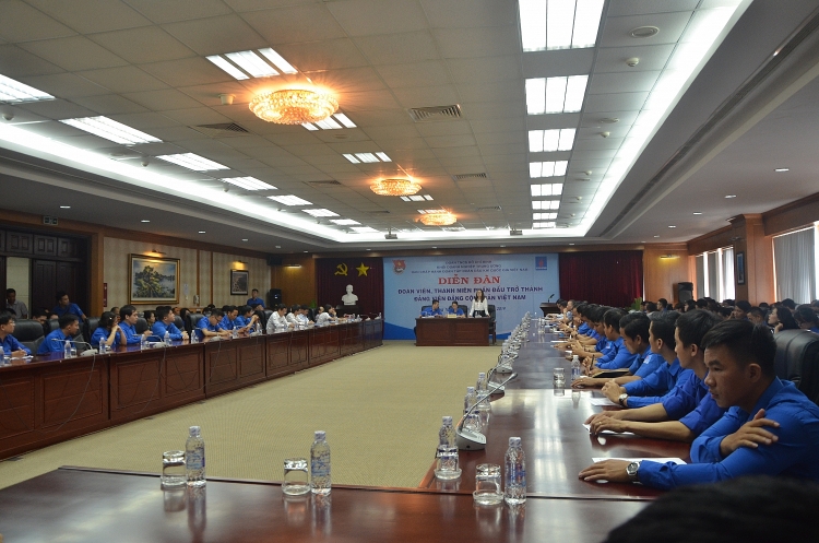 doan thanh nien tap doan to chuc dien dan dvtn phan dau tro thanh dang vien dang cong san viet nam