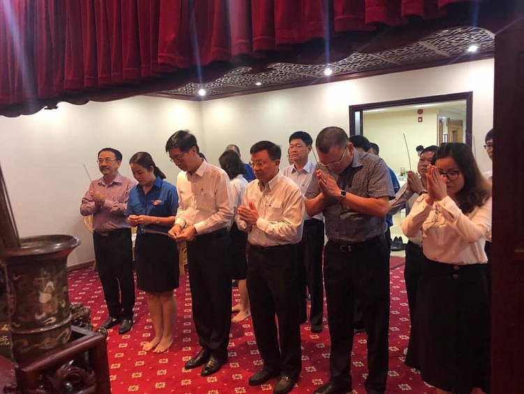 doan thanh nien tap doan to chuc dien dan dvtn phan dau tro thanh dang vien dang cong san viet nam