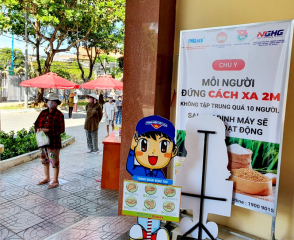 doan thanh nien bo may dieu hanh vietsovpetro ung ho 1 tan gao cho may atm gao thanh pho vung tau