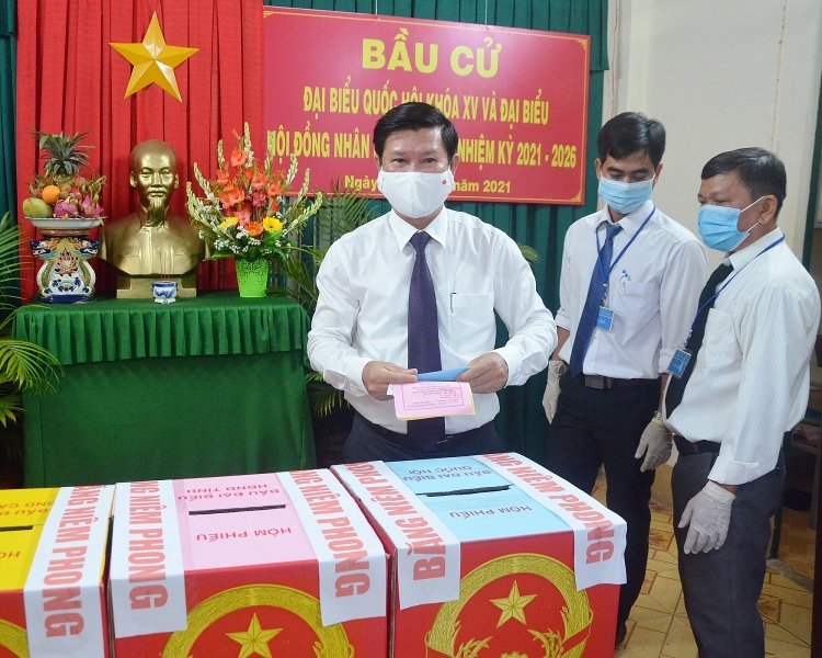 Cử tri Bà Rịa – Vũng Tàu hân hoan với “Ngày hội toàn dân bỏ phiếu” Cử tri Bà Rịa – Vũng Tàu hân hoan với “Ngày hội toàn dân bỏ phiếu”