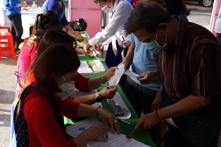 Cử tri Bà Rịa – Vũng Tàu hân hoan với “Ngày hội toàn dân bỏ phiếu” Cử tri Bà Rịa – Vũng Tàu hân hoan với “Ngày hội toàn dân bỏ phiếu”