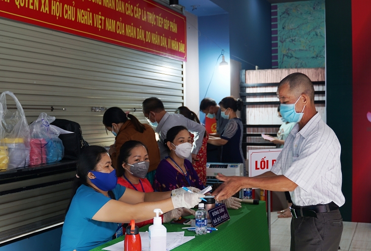 Cử tri Bà Rịa – Vũng Tàu hân hoan với “Ngày hội toàn dân bỏ phiếu” Cử tri Bà Rịa – Vũng Tàu hân hoan với “Ngày hội toàn dân bỏ phiếu”