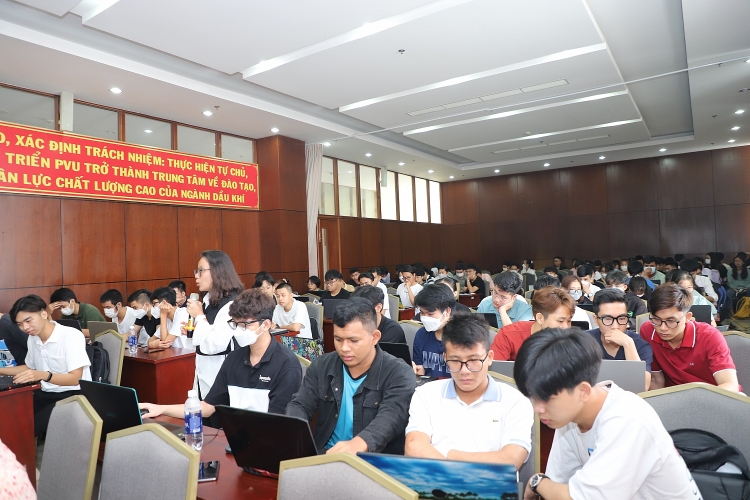PVU tổ chức nói chuyện Chuyên đề “ Phân tích dữ liệu trong Công nghiệp Dầu khí” PVU tổ chức Nói chuyện chuyên đề “Phân tích dữ liệu trong Công nghiệp Dầu khí”