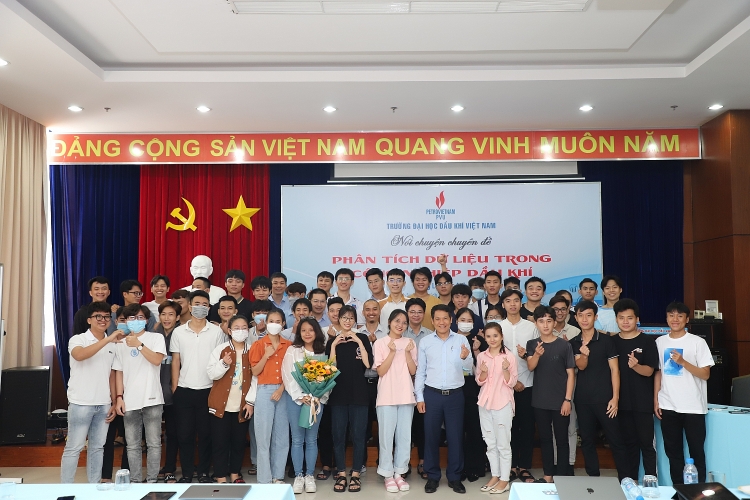 PVU tổ chức nói chuyện Chuyên đề “ Phân tích dữ liệu trong Công nghiệp Dầu khí” PVU tổ chức Nói chuyện chuyên đề “Phân tích dữ liệu trong Công nghiệp Dầu khí”
