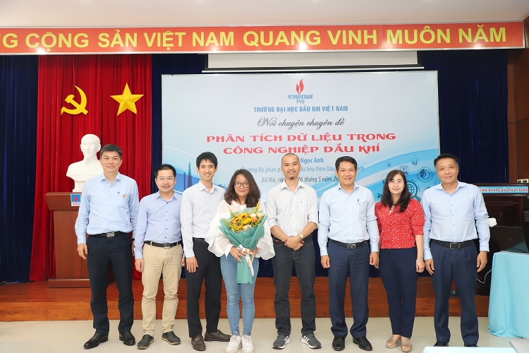 PVU tổ chức nói chuyện Chuyên đề “ Phân tích dữ liệu trong Công nghiệp Dầu khí” PVU tổ chức Nói chuyện chuyên đề “Phân tích dữ liệu trong Công nghiệp Dầu khí”