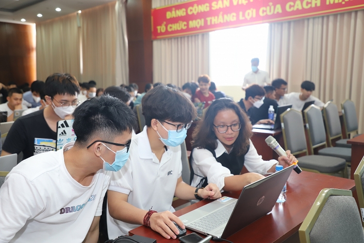 PVU tổ chức Nói chuyện chuyên đề “Phân tích dữ liệu trong Công nghiệp Dầu khí”