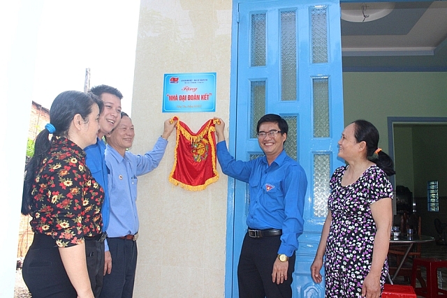 doan thanh nien vietsovpetro ban giao nha dai doan ket tai ba ria vung tau