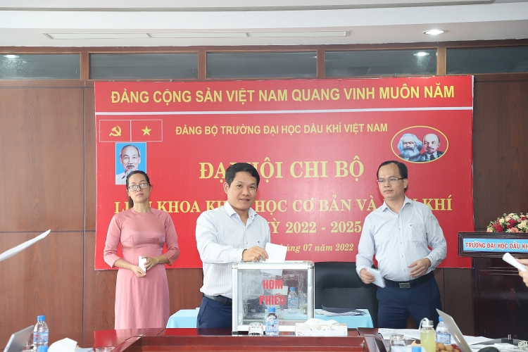Đảng bộ Trường Đại học Dầu khí Việt Nam tổ chức thành công Đại hội điểm Chi bộ Liên khoa Khoa học cơ bản và Dầu khí