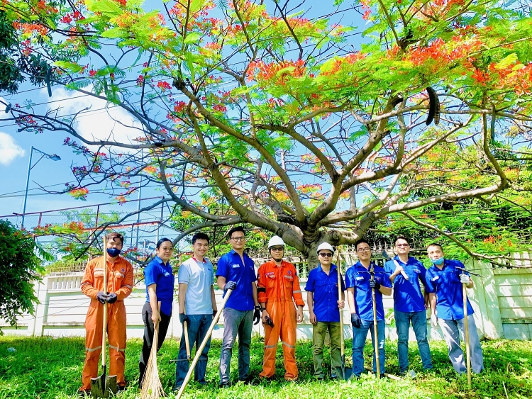 Tuổi trẻ Dầu khí với “Tuyến đường Thanh niên – Ngày Thứ bảy xanh” Tuổi trẻ Dầu khí với “Tuyến đường Thanh niên – Ngày Thứ bảy xanh”