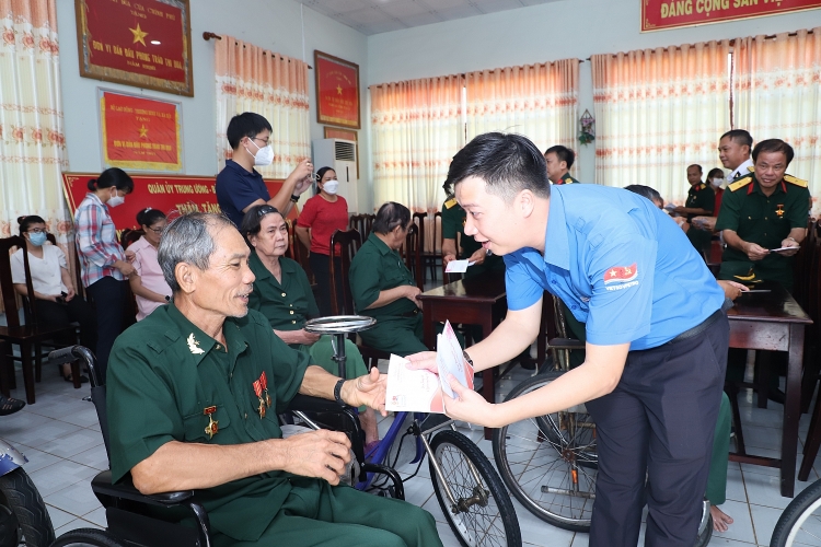Vietsovpetro tổ chức chuỗi hoạt động tri ân Ngày Thương binh - Liệt sĩ 27/7