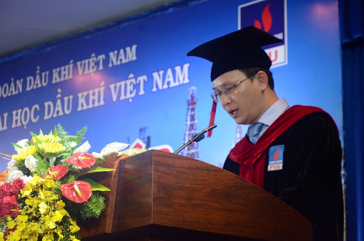 pvu to chuc le tot nghiep trao bang ky su khoa 3 va khai giang nam hoc 2018 2019