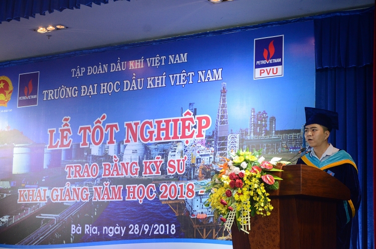 pvu to chuc le tot nghiep trao bang ky su khoa 3 va khai giang nam hoc 2018 2019