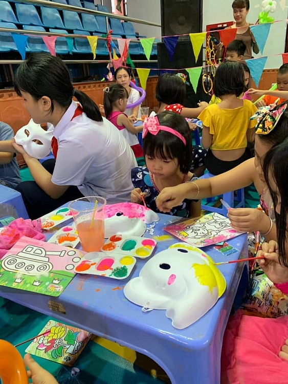 vietsovpetro to chuc dem hoi trang ram cho cac em thieu nhi