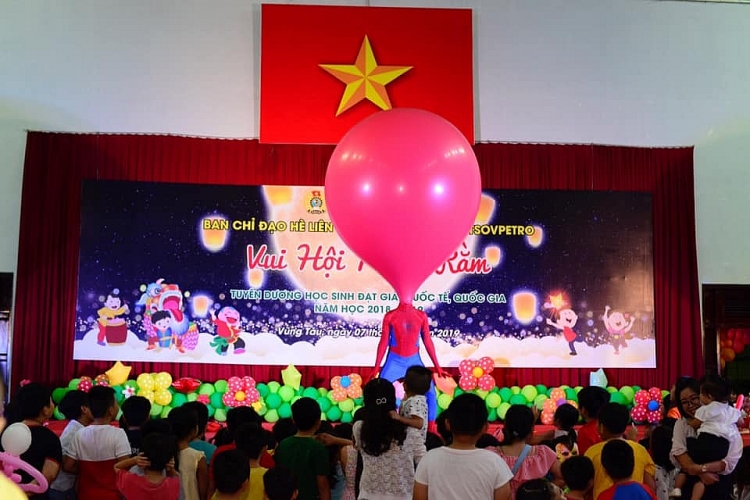 Vietsovpetro tổ chức Đêm hội trăng rằm cho các em thiếu nhi vietsovpetro to chuc dem hoi trang ram cho cac em thieu nhi