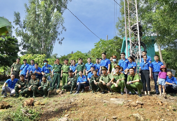 Đoàn Thanh niên Vietsovpetro khu vực Cụm Cảng phối hợp với Thành đoàn Vũng Tàu tổ chức ngày “Chủ nhật Xanh”