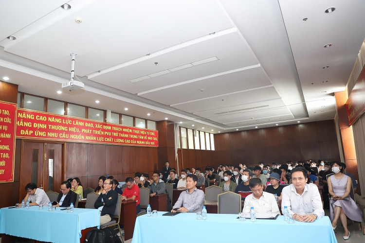 PVU tổ chức nói chuyên đề về năng lượng tương lai và giải pháp giảm phát thải CO2