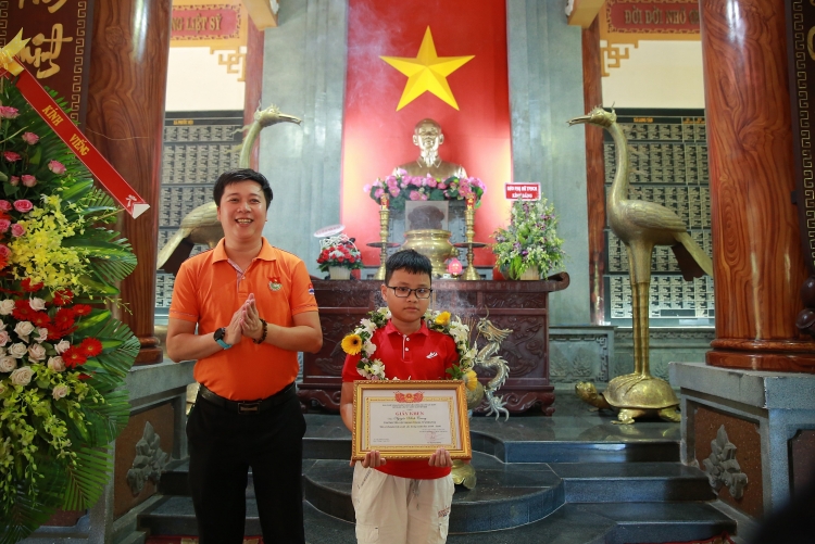 Vietsovpetro tổ chức tham quan về nguồn cho học sinh giỏi cấp III Vietsovpetro tổ chức tham quan về nguồn cho con em CBCNV đạt danh hiệu học sinh giỏi cấp III