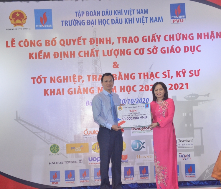 Đại học Dầu khí Việt Nam khai giảng năm học mới 2020-2021 và trao bằng thạc sỹ, kỹ sư