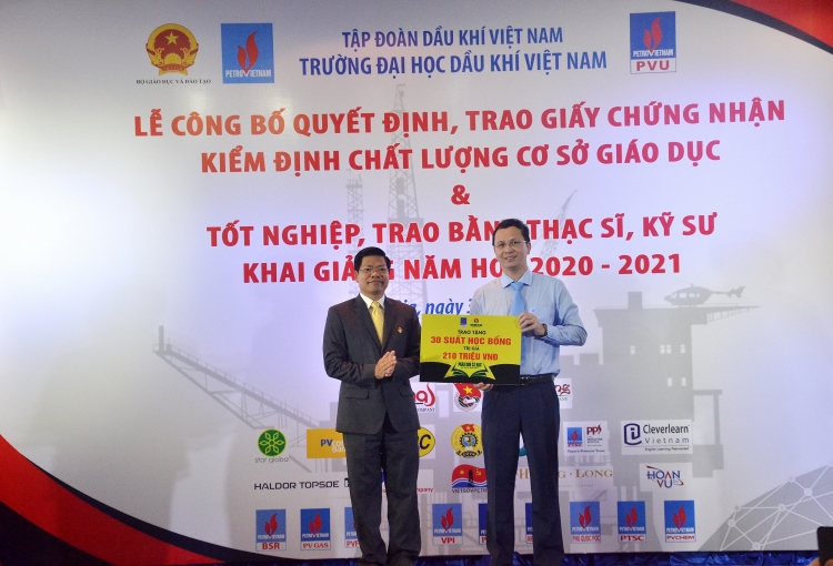 Đại học Dầu khí Việt Nam khai giảng năm học mới 2020-2021 và trao bằng thạc sỹ, kỹ sư