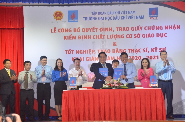 Đại học Dầu khí Việt Nam khai giảng năm học mới 2020-2021 và trao bằng thạc sỹ, kỹ sư