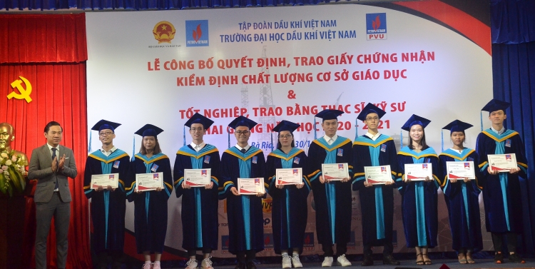 Đại học Dầu khí Việt Nam trao bằng Thạc sỹ -Kỹ sư, khai giảng năm học mới 2020-2021 Đại học Dầu khí Việt Nam trao bằng Thạc sỹ Kỹ sư, khai giảng năm học mới 2020-2021