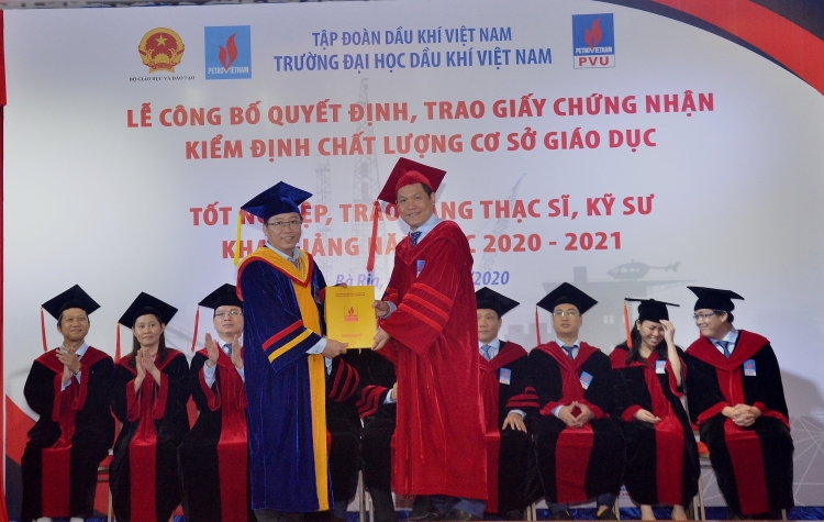 Đại học Dầu khí Việt Nam trao bằng Thạc sỹ  Kỹ sư, khai giảng năm học mới 2020-2021
