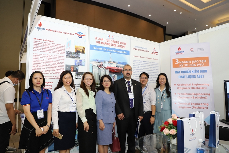 Khai mạc Triển lãm quốc tế máy móc, thiết bị ngành dầu khí 2022 Khai mạc Triển lãm quốc tế máy móc, thiết bị ngành Dầu khí 2022